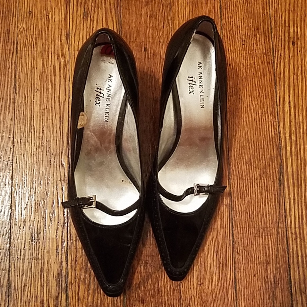 Anne Klein Black Patent Leather Pumps 9